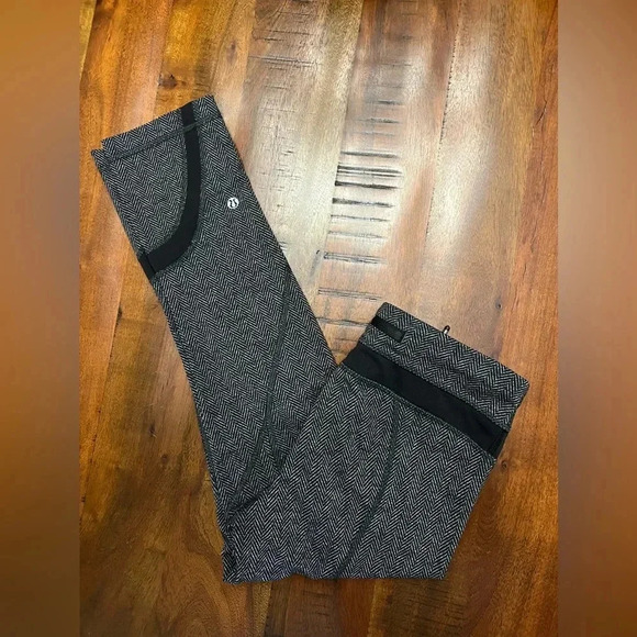 Lululemon Run: Inspire Crop II *All Luxtreme size 6 - Picture 6 of 7